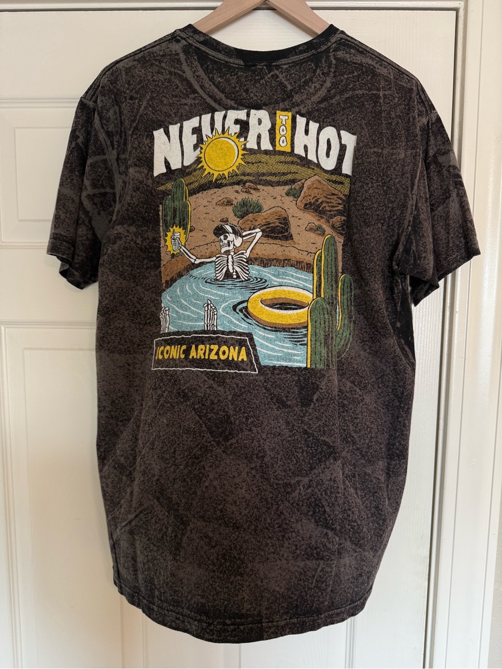 Never Too Hot Iconic Arizona Graphic Tee - Black